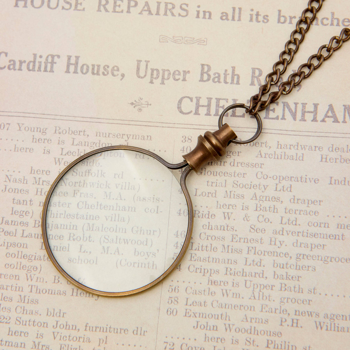Pendant Magnifier on Chain