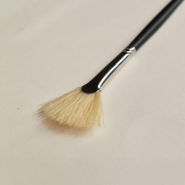 Fan Brush Fine White Bristle - Size 2
