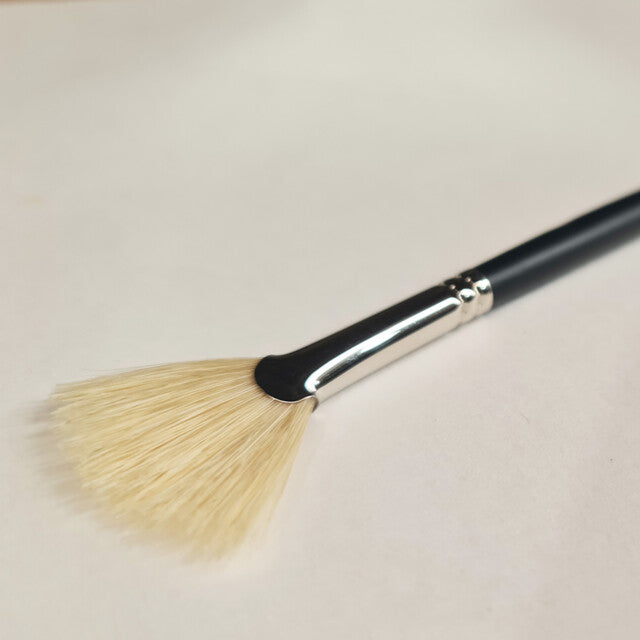 Fan Brush Fine White Bristle - Size 6