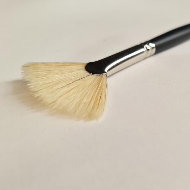 Fan Brush Fine White Bristle - Size 10