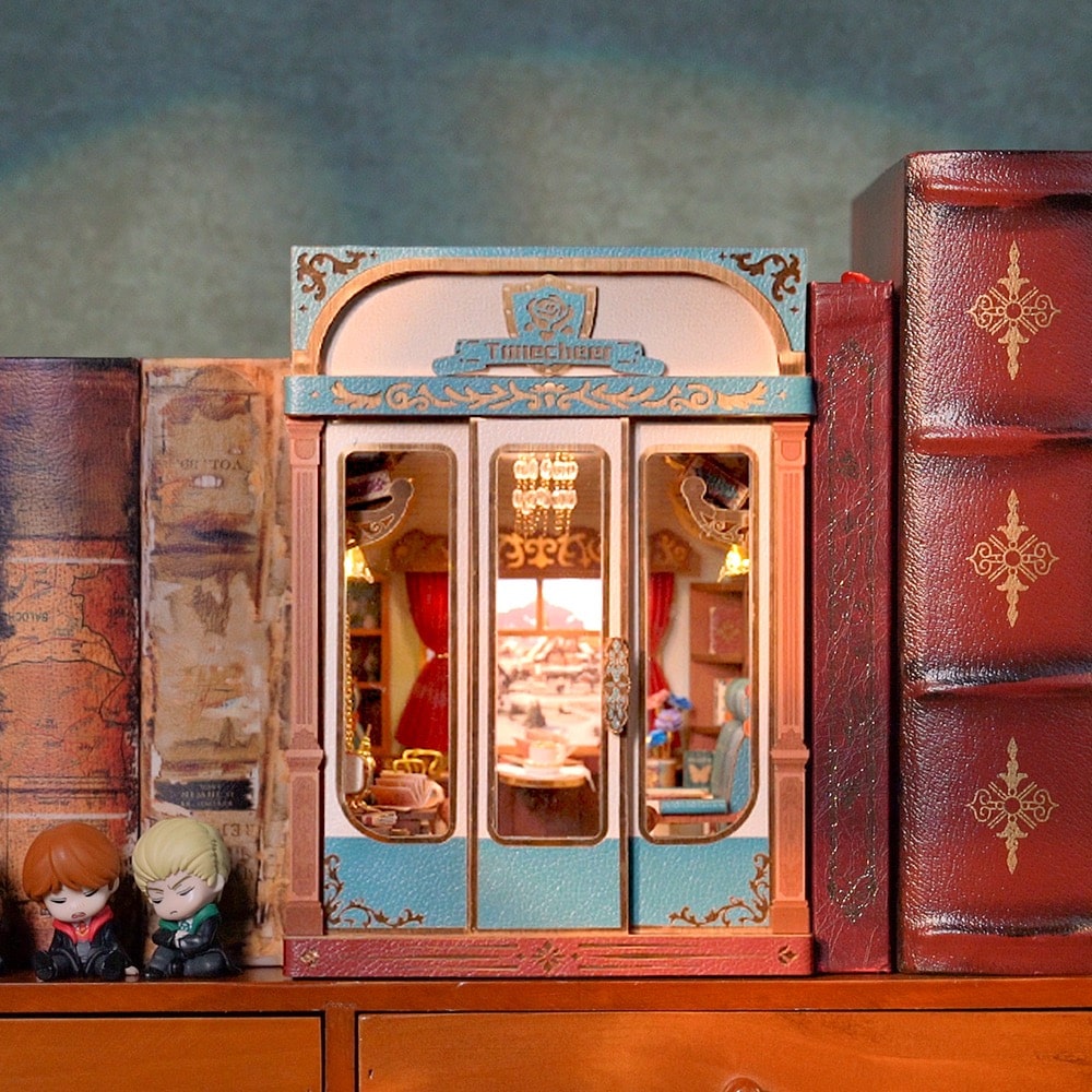 Infinity Train Cabin - 3D Puzzle Booknook